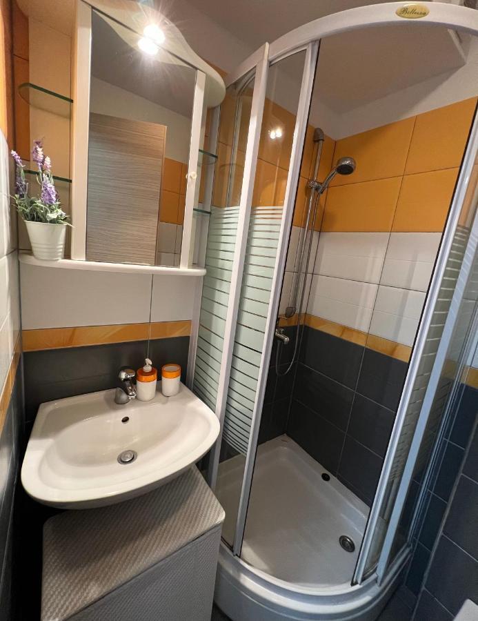 Apartman Center โอมิช ภายนอก รูปภาพ